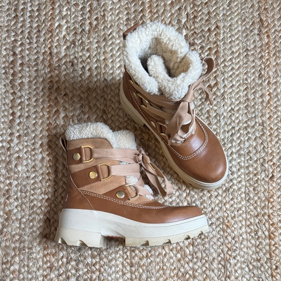 Sorel US 8 Joan FRWD Cozy Boot Lug Sole Leather Shearling Chunky - Picture 2 of 10